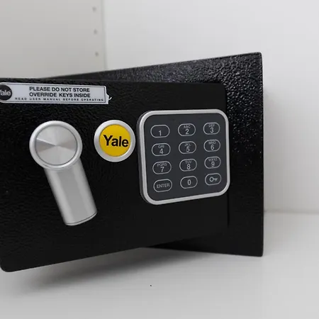 Casanova And To Rent Чефалу