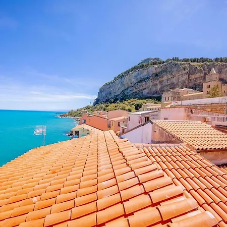 Casanova And To Rent Гостьовий будинок Чефалу