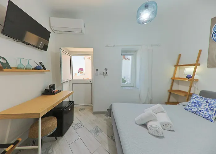 Casanova And To Rent 4* צ'פאלו