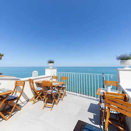 Casanova And To Rent تْشيفالو