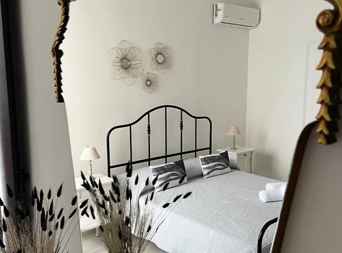 Casanova And To Rent تْشيفالو