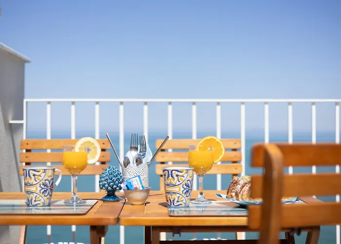 Casanova And To Rent Гостьовий будинок Чефалу