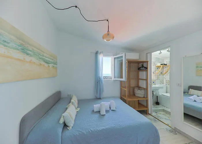 Casanova And To Rent تْشيفالو