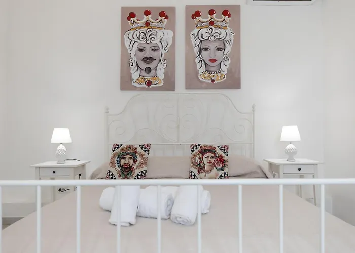 Casanova And To Rent Чефалу