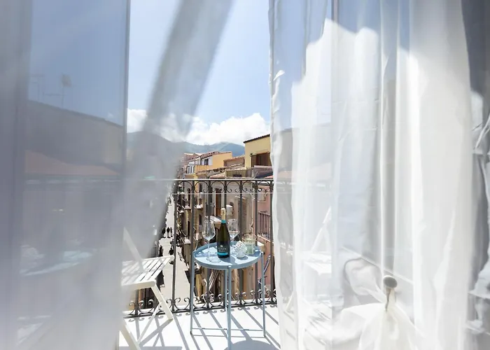 Casanova And To Rent Гостьовий будинок Чефалу