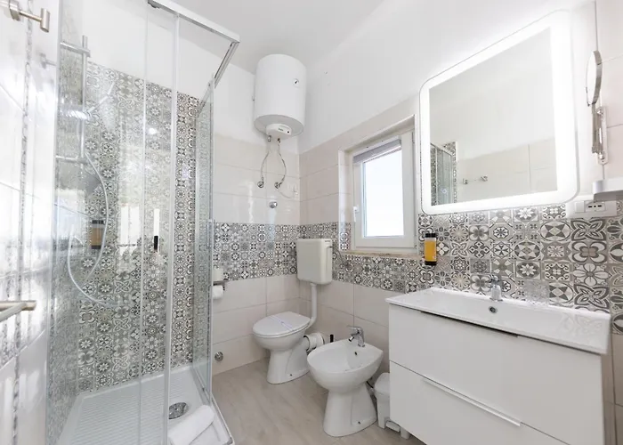 Casanova And To Rent بيت ضيافة