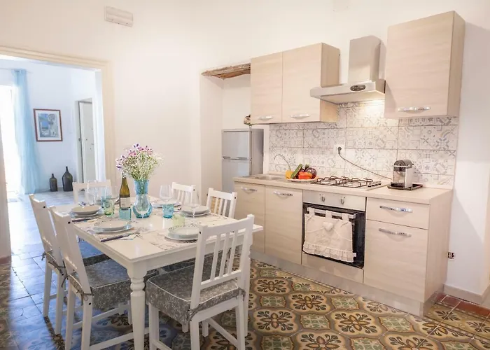 Casanova And To Rent 4* تْشيفالو